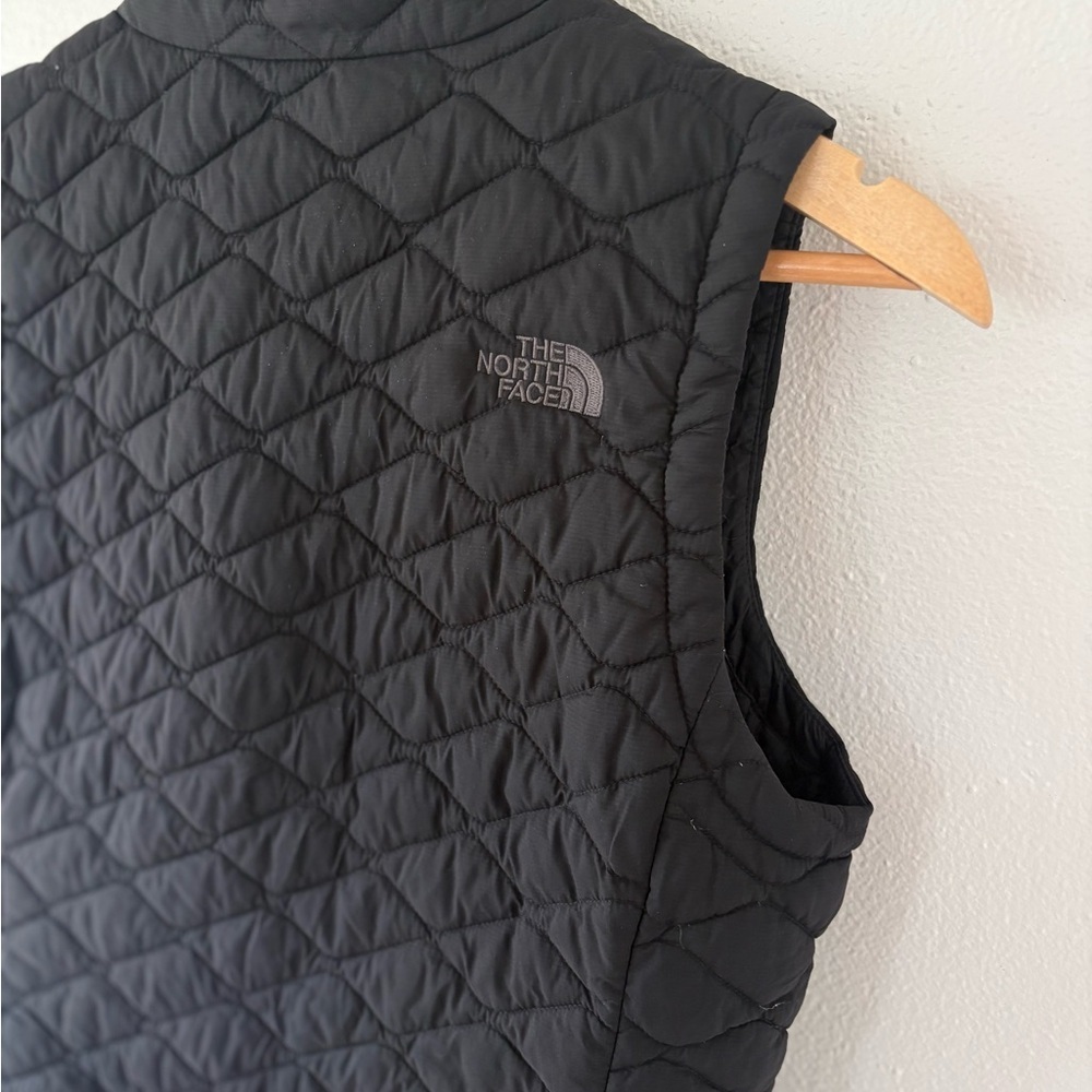 The North Face Black Quilted Down Vest - Picture 6 of 7